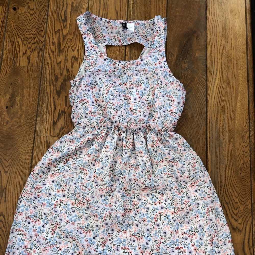 H&M dress size small flowery